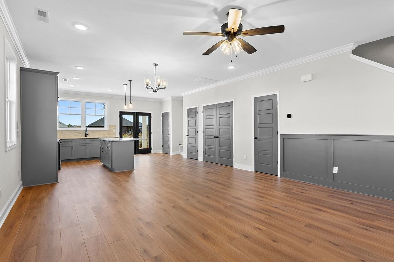 241 Susan Lynn Dr - Photo 3 of 7