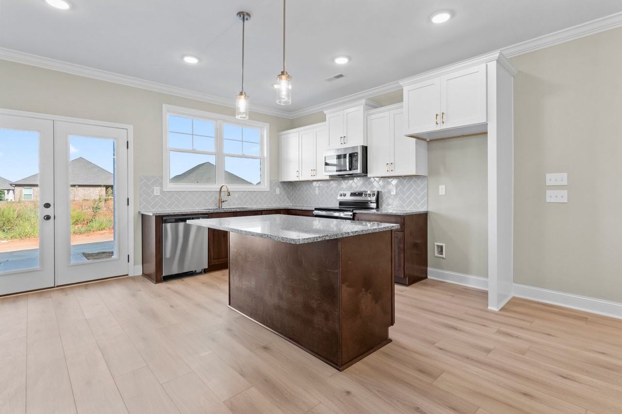 243 Susan Lynn Dr - Photo 2 of 24