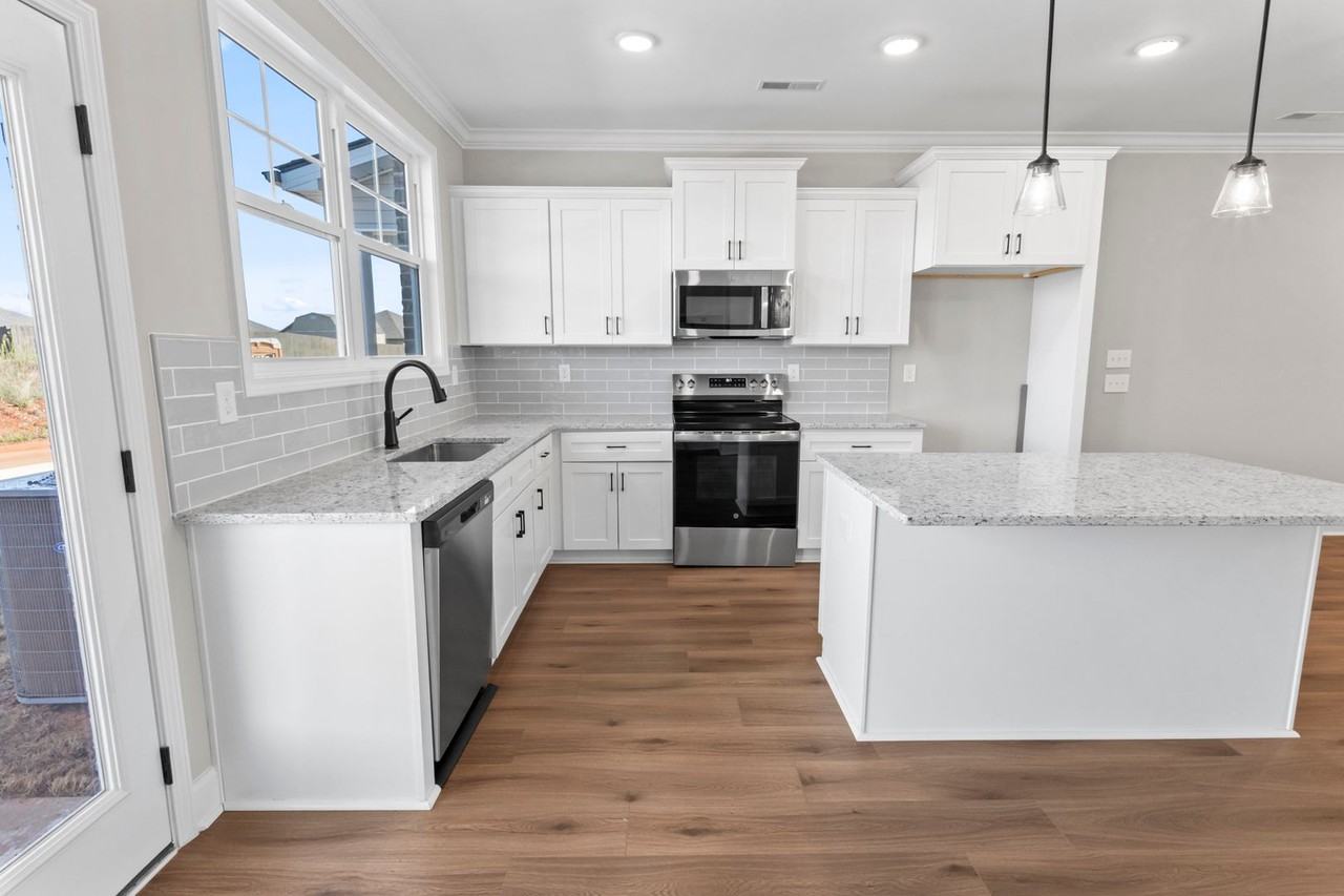 245 Susan Lynn Dr - Photo 2 of 22