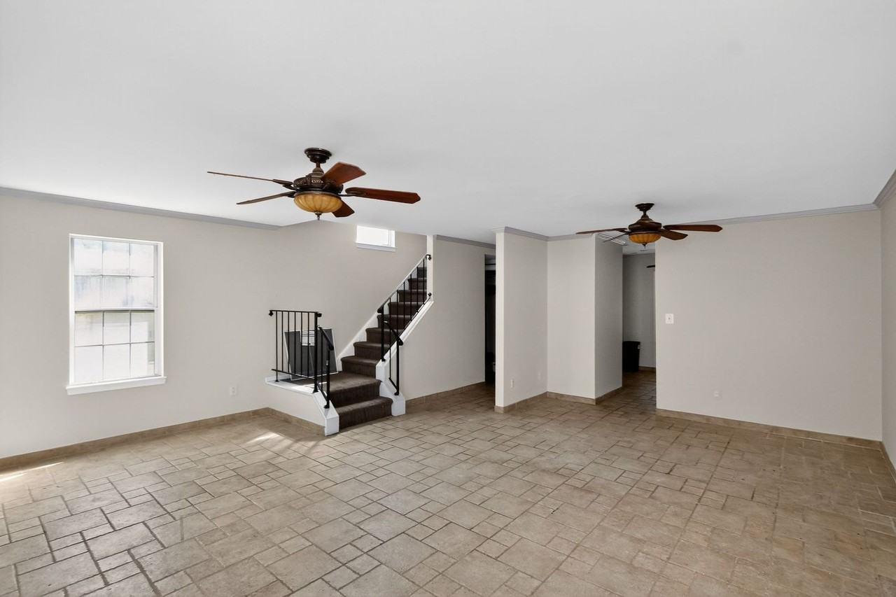 16329 Taconic Cir - Photo 6 of 21