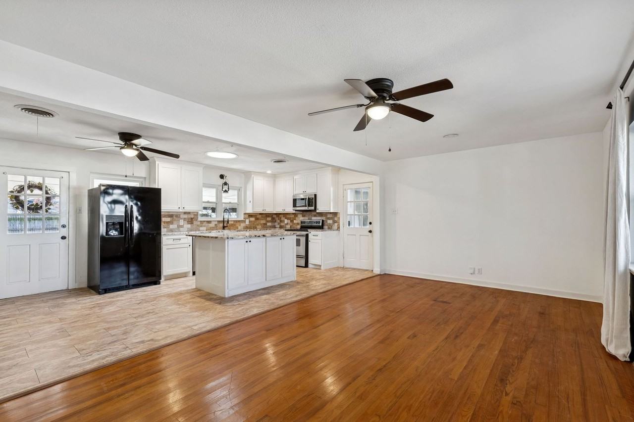 5404 Ira St - Photo 3 of 11