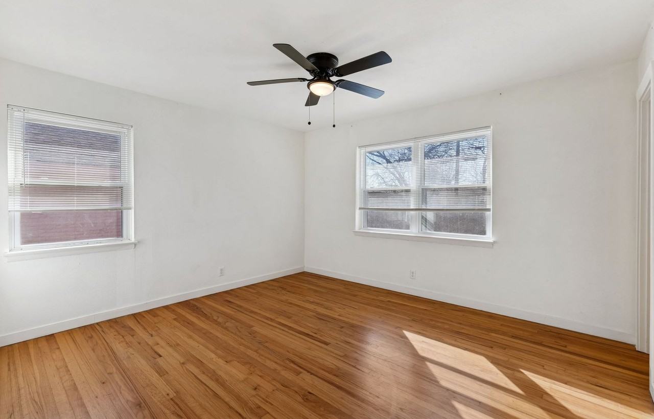 5404 Ira St - Photo 6 of 11