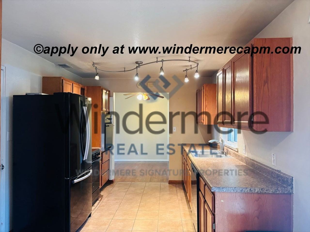 2740 Armstrong Dr - Photo 6 of 21