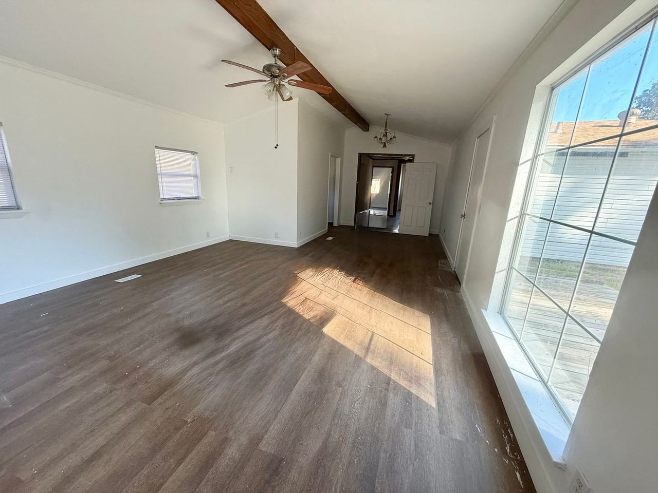 605 Waggoner St - Photo 6 of 12