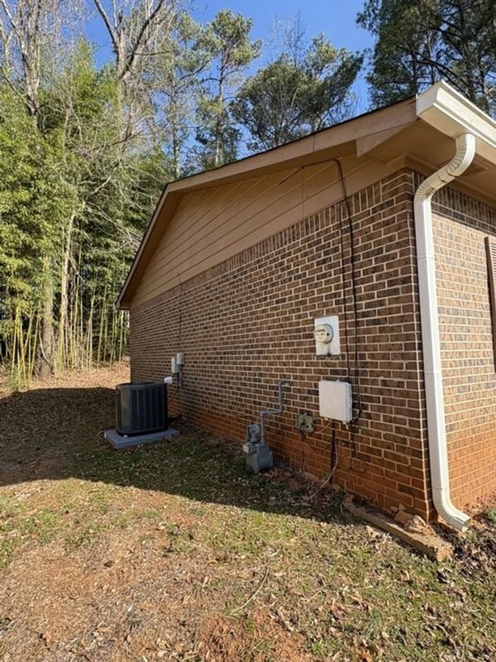 11 Brookfield Dr - Photo 4 of 18