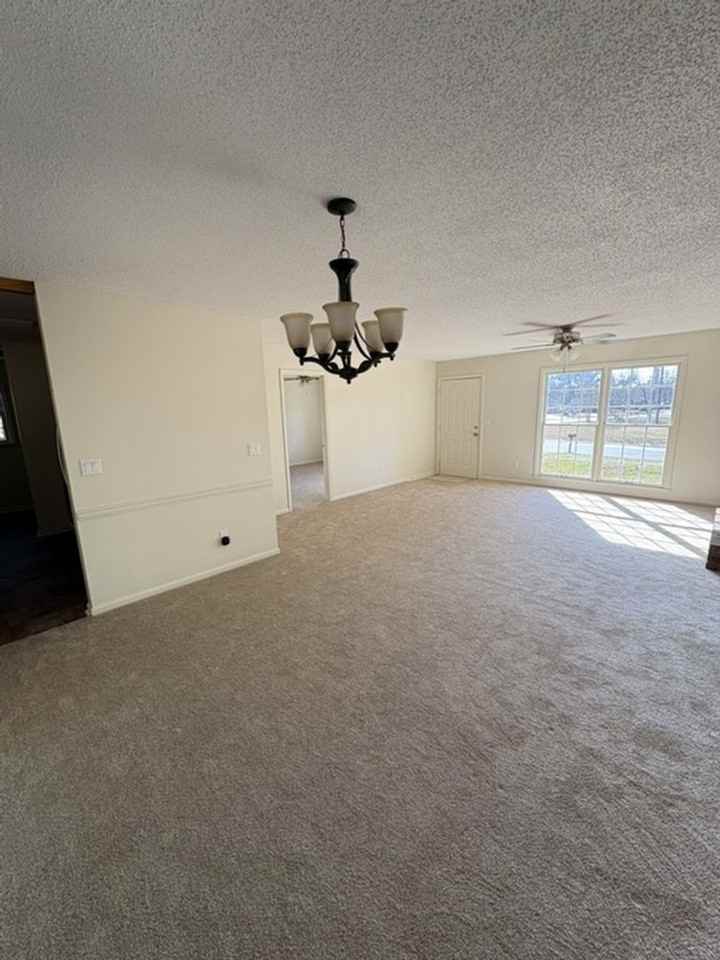 11 Brookfield Dr - Photo 5 of 18