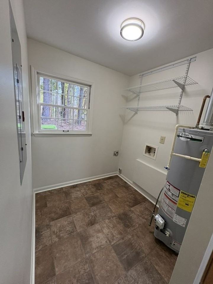 11 Brookfield Dr - Photo 6 of 18