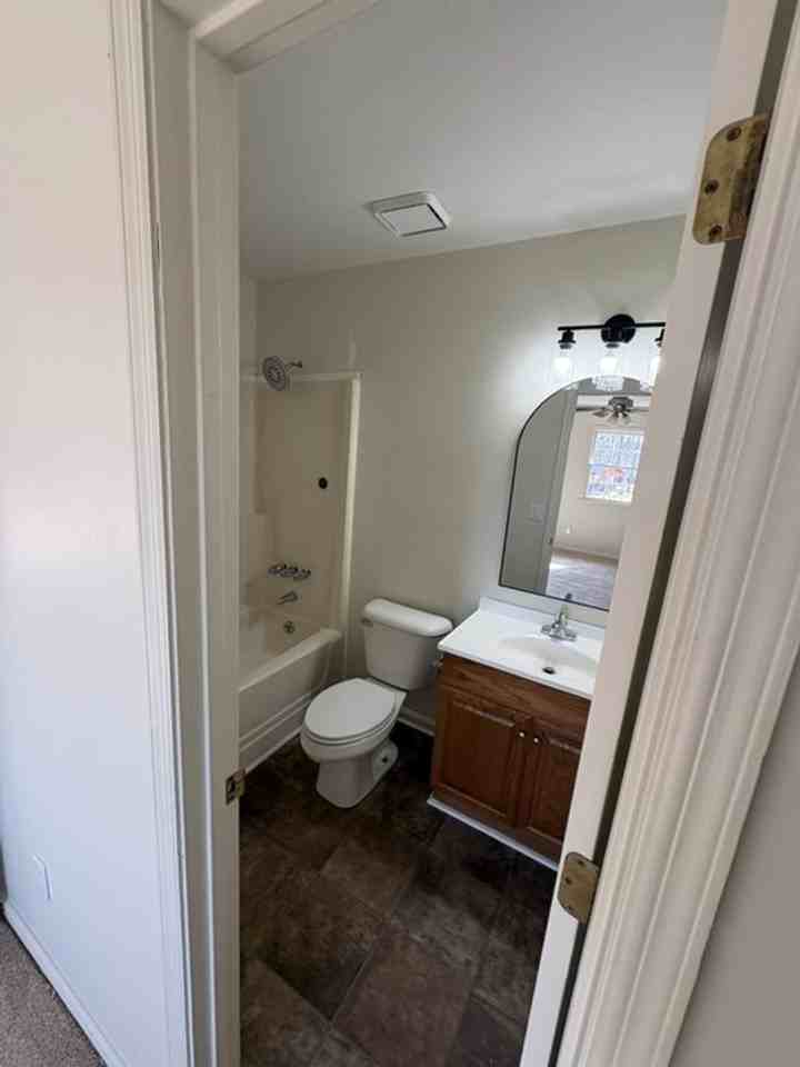 11 Brookfield Dr - Photo 7 of 18