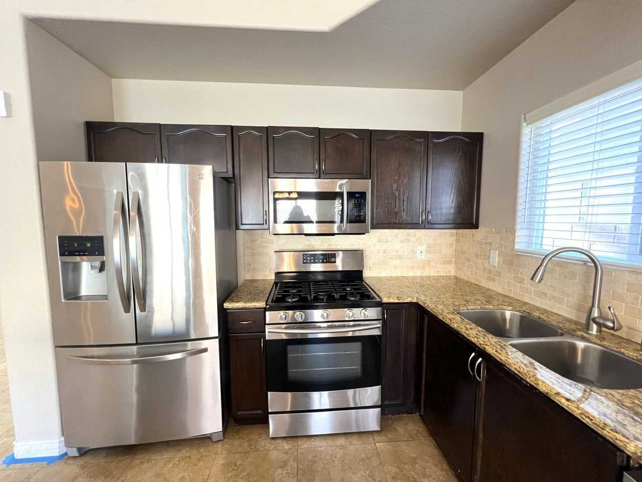 888 Coral Cottage Dr - Photo 5 of 29