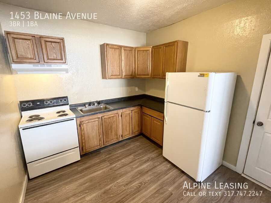 1453 Blaine Ave - Photo 5 of 7