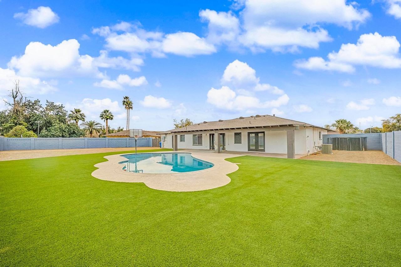 2037 E Riviera Dr - Photo 6 of 50