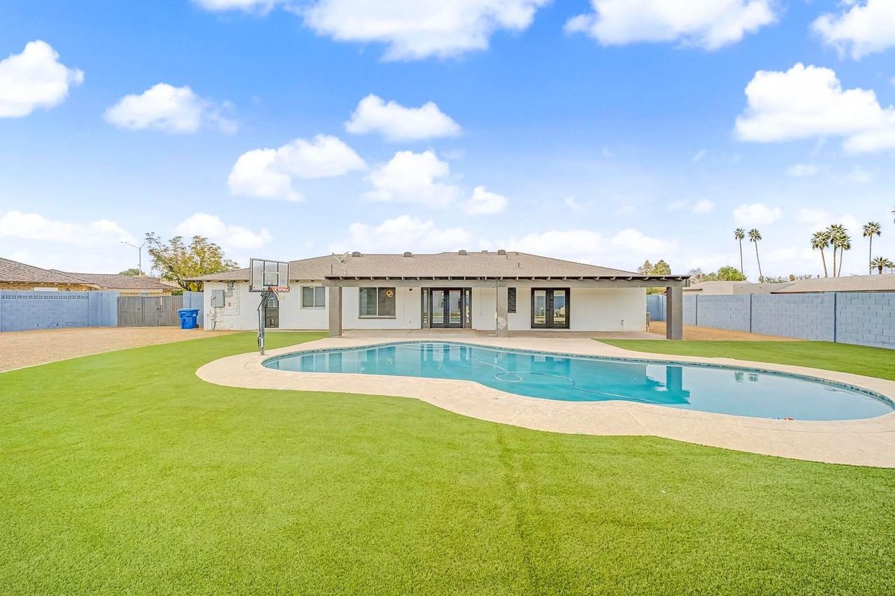 2037 E Riviera Dr - Photo 7 of 50