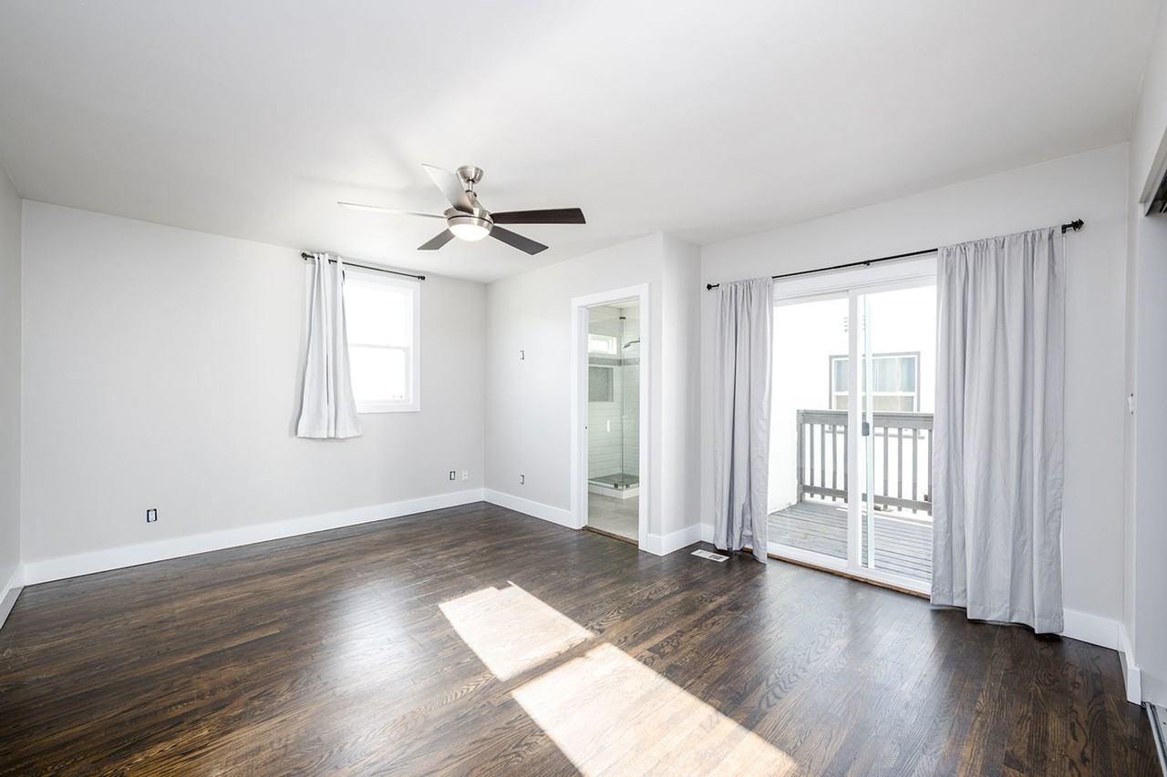 3137 Nimitz Blvd - Photo 4 of 17