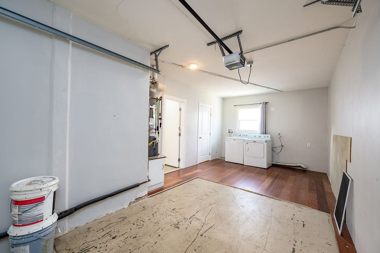 3137 Nimitz Blvd - Photo 5 of 17