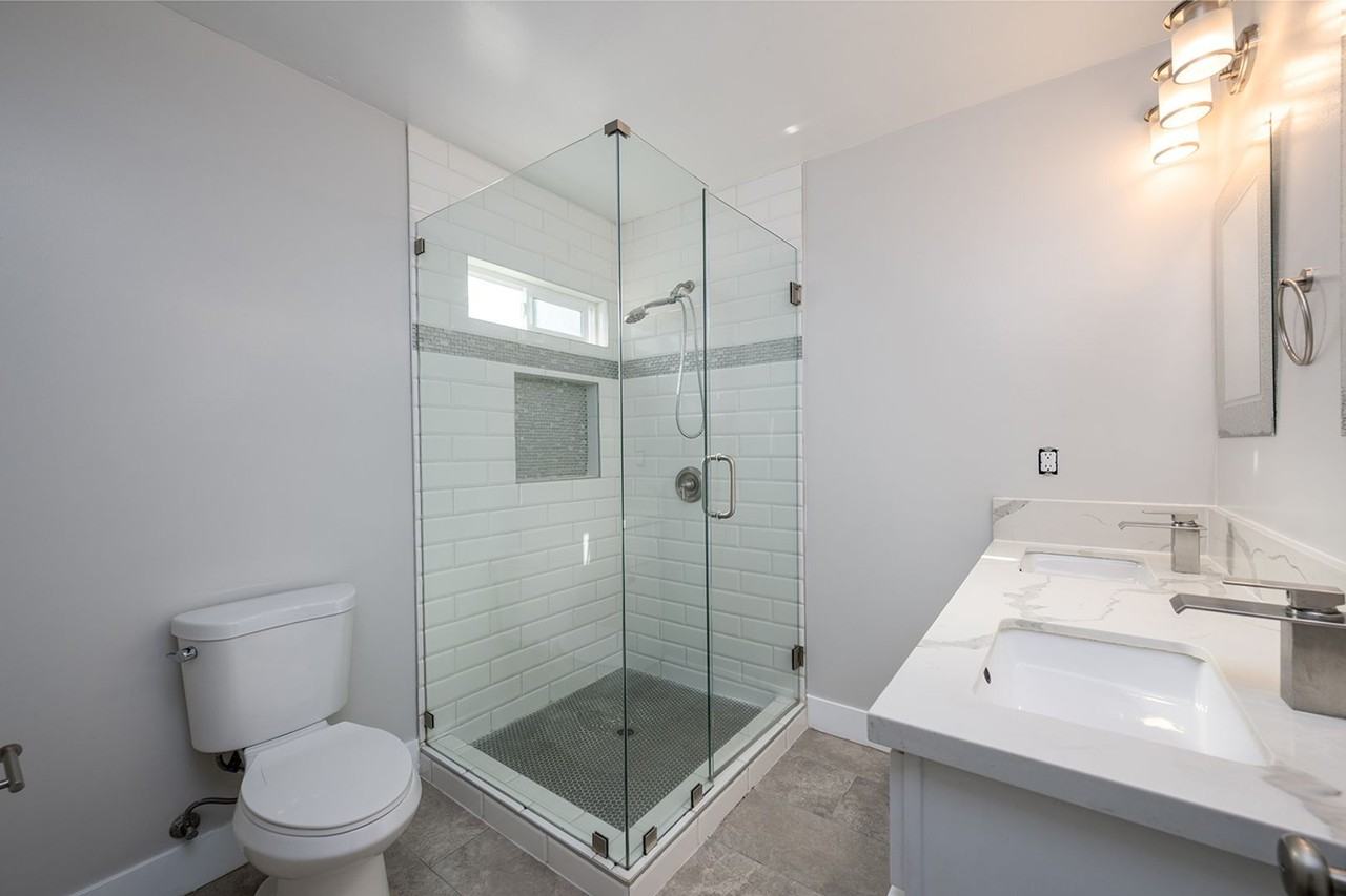 3137 Nimitz Blvd - Photo 6 of 17