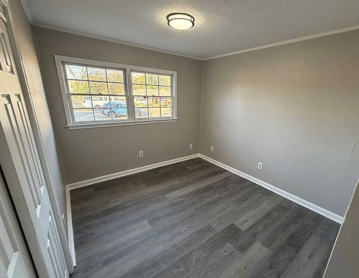 350 Southlawn Dr - Photo 2 of 9