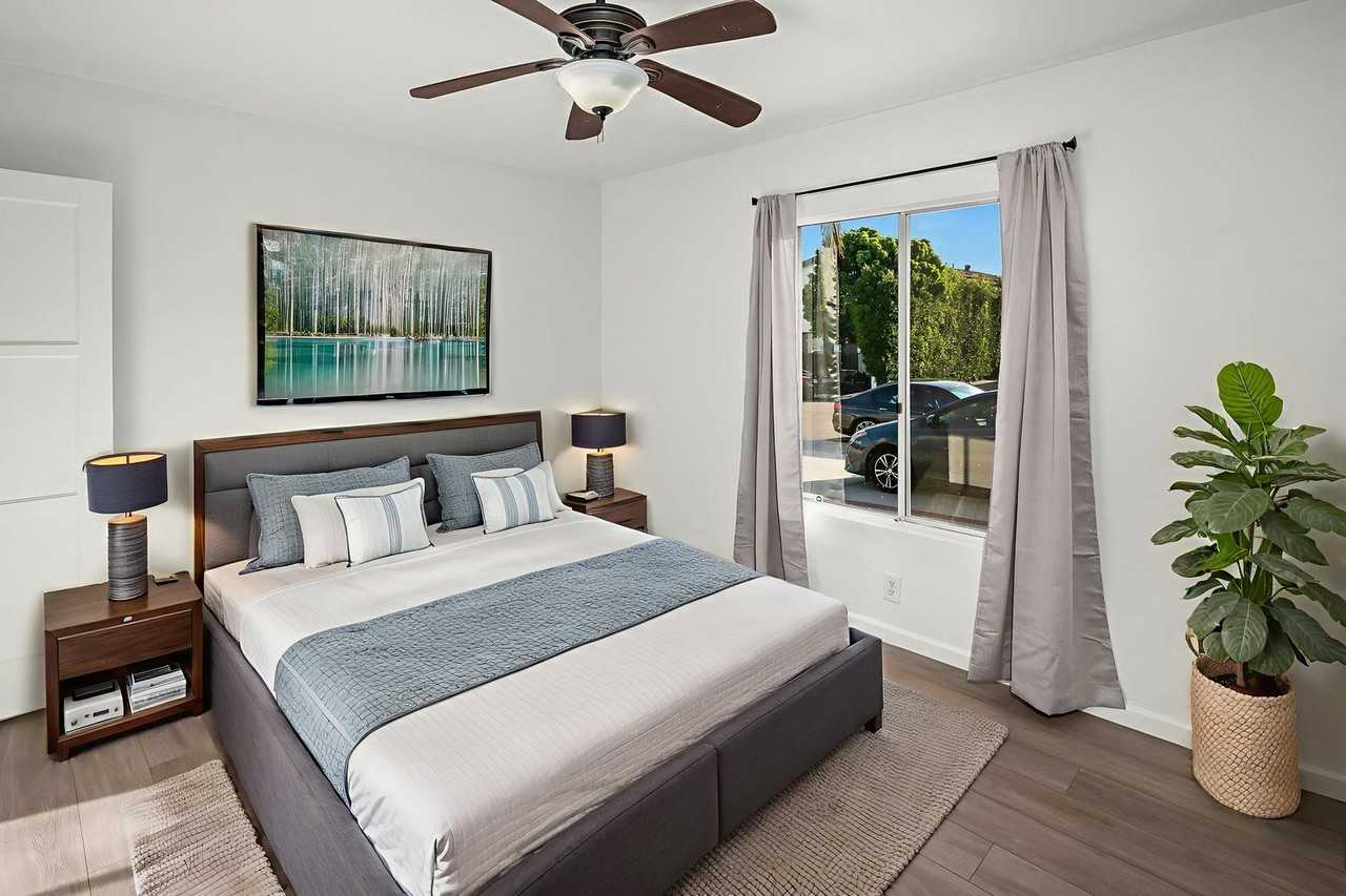 3136 Emerson St - Photo 2 of 31