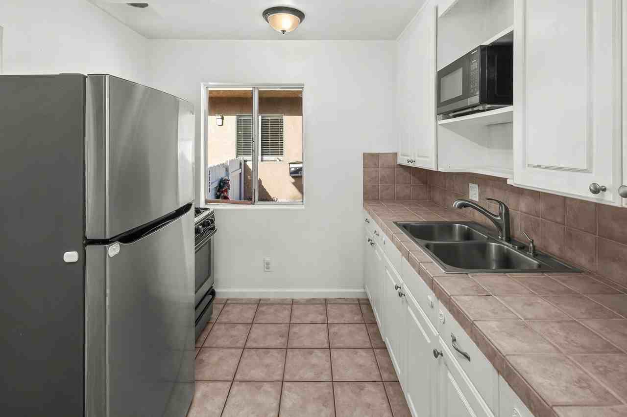 3136 Emerson St - Photo 4 of 31