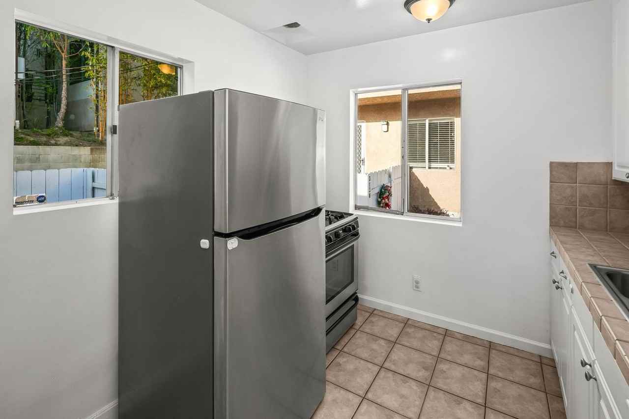 3136 Emerson St - Photo 5 of 31