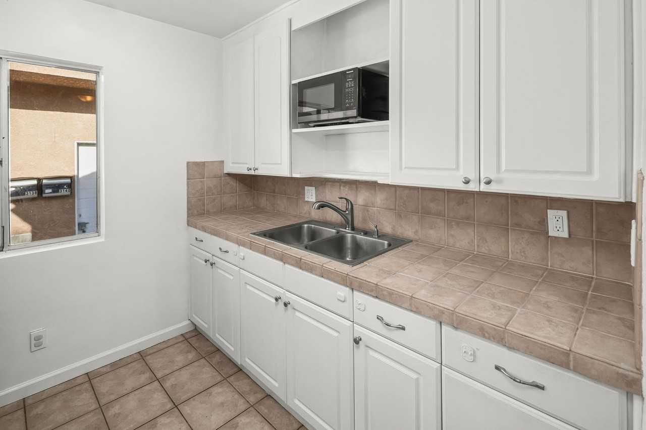 3136 Emerson St - Photo 6 of 31