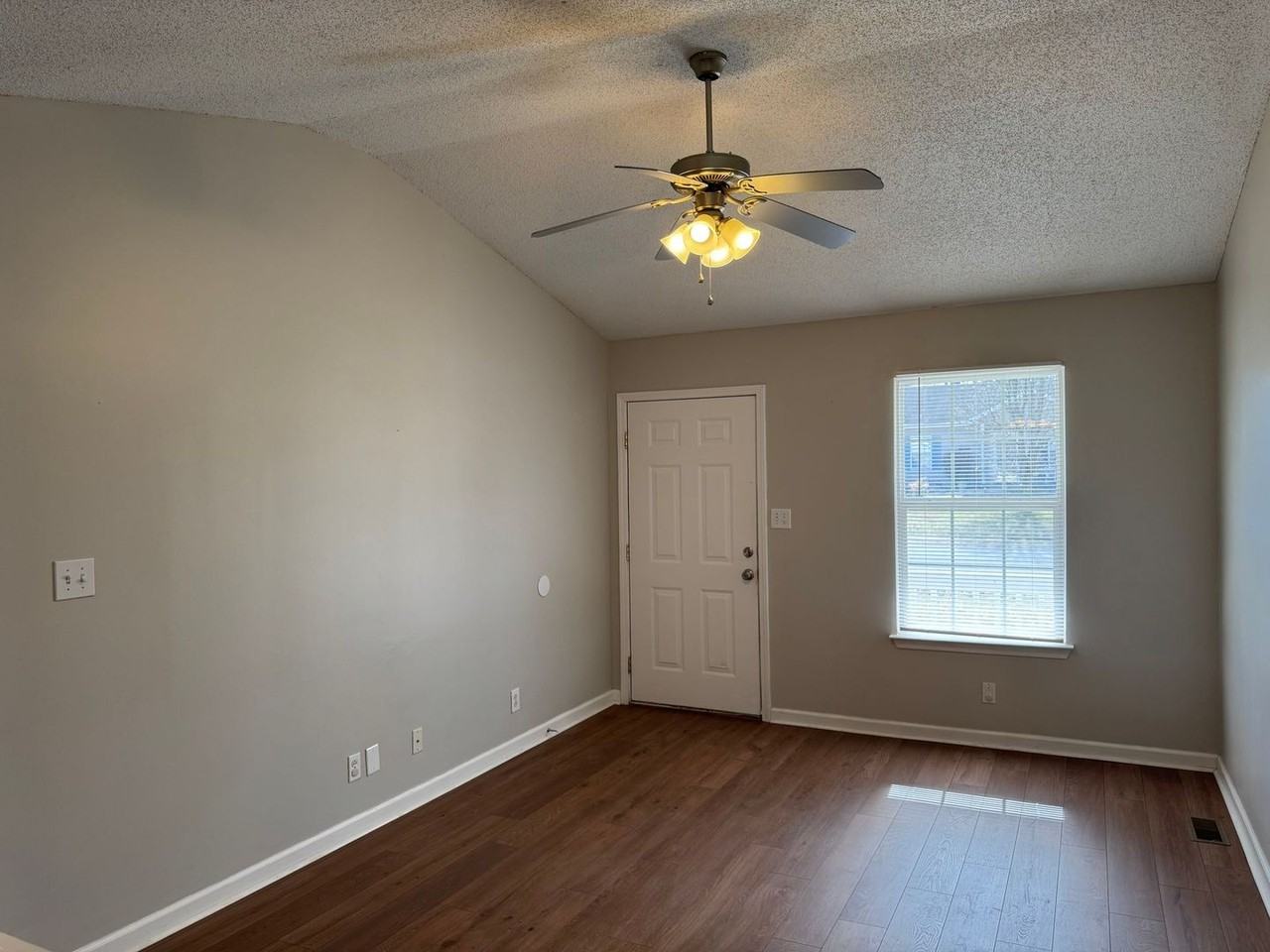 505 Caney Ct - Photo 3 of 21