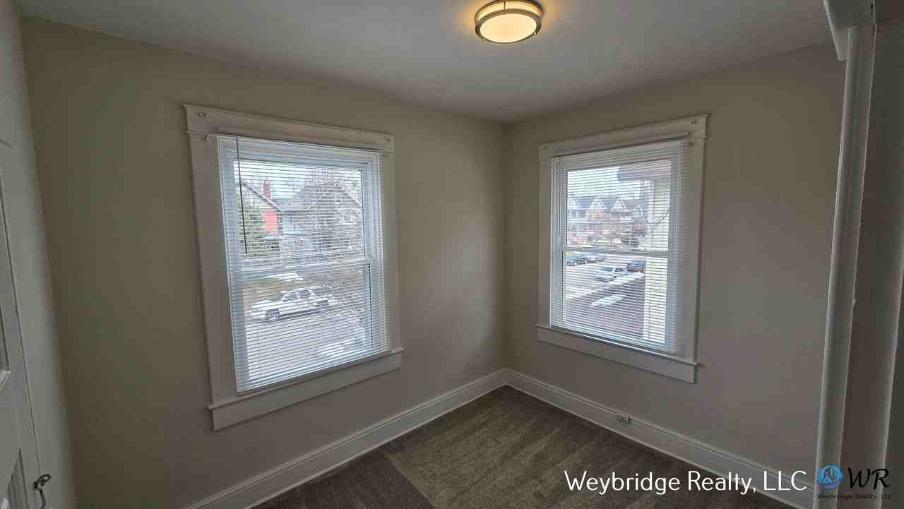 2409 Kenilworth Ave - Photo 7 of 16