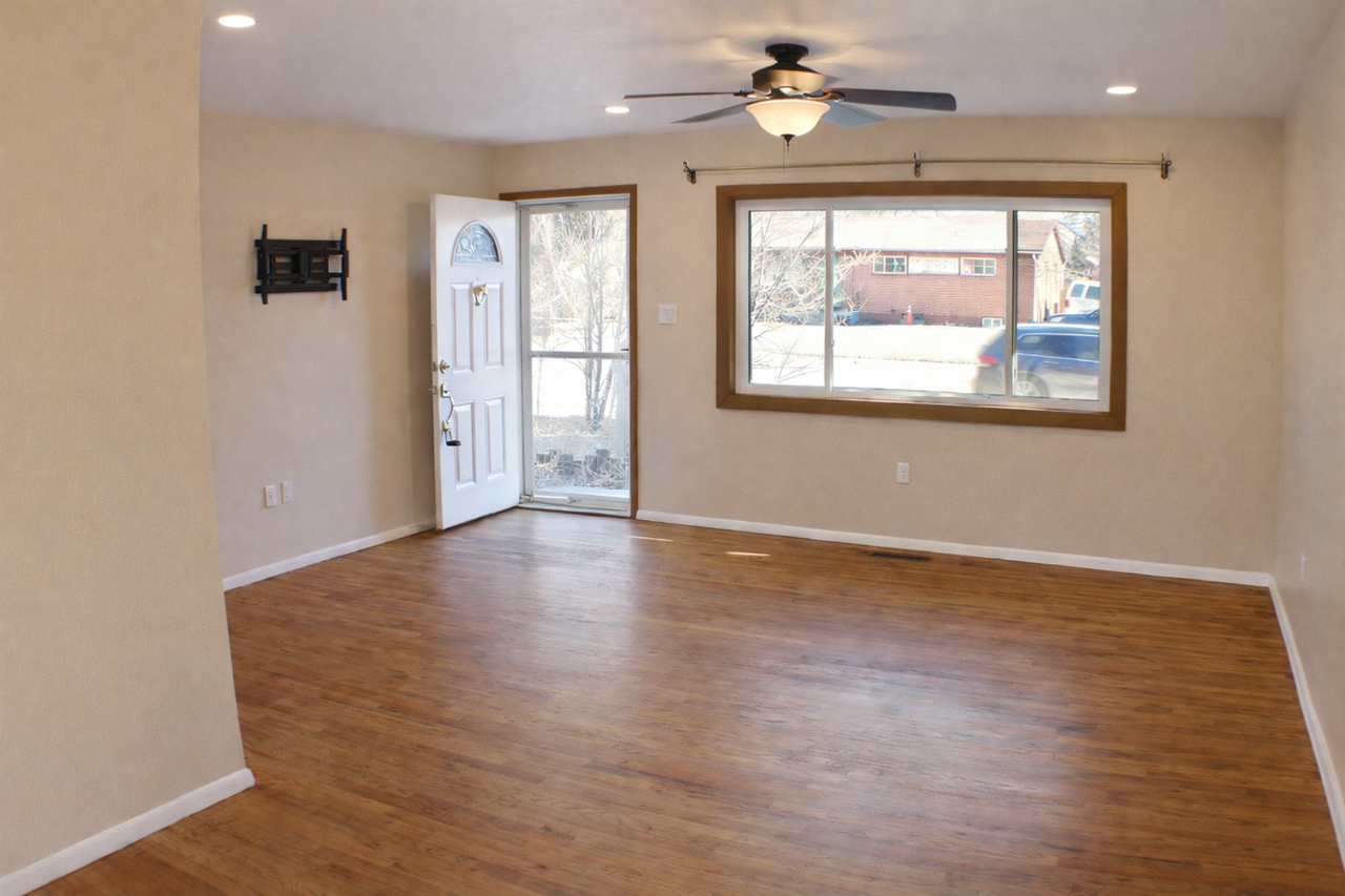 3126 Larkspur Dr - Photo 2 of 13