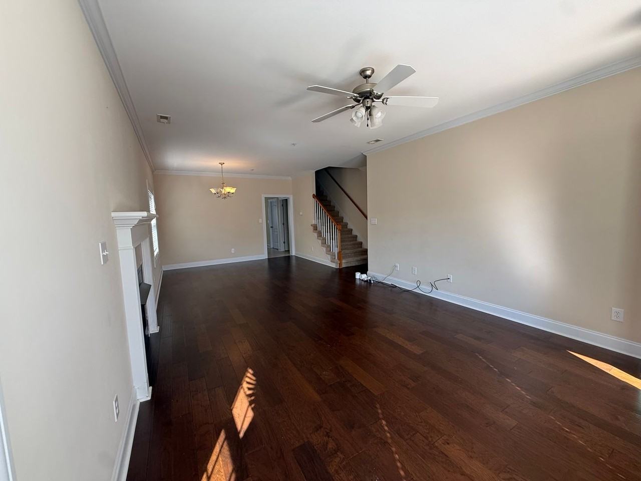 438 Shamrock Dr - Photo 4 of 26