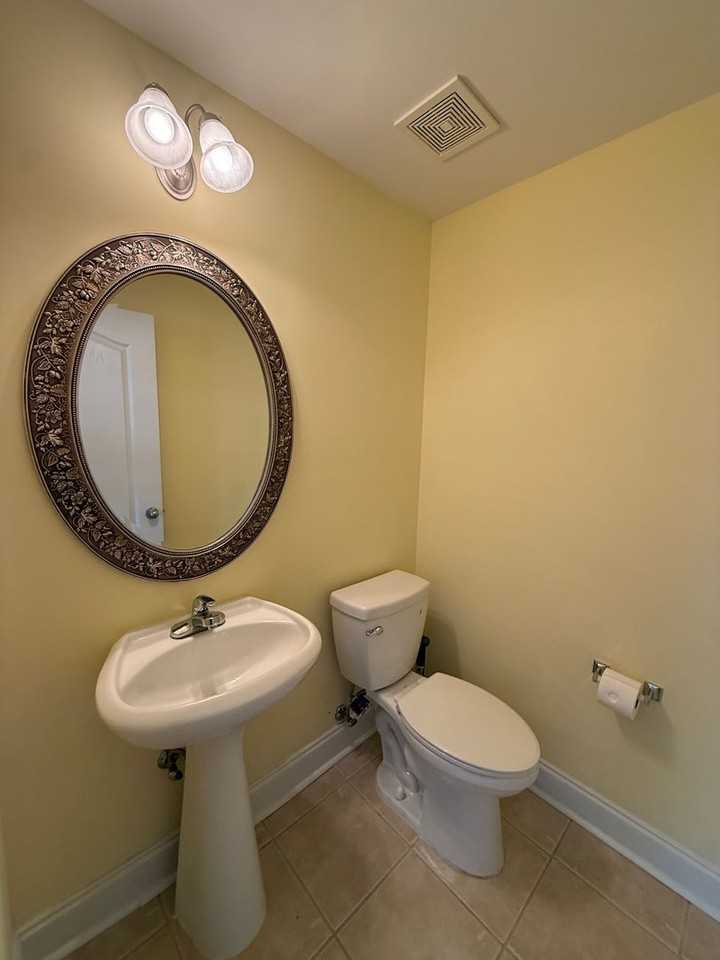 438 Shamrock Dr - Photo 5 of 26