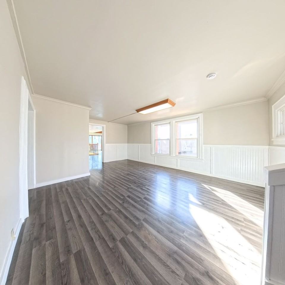 1535 Nw 75th St - Photo 3 of 24