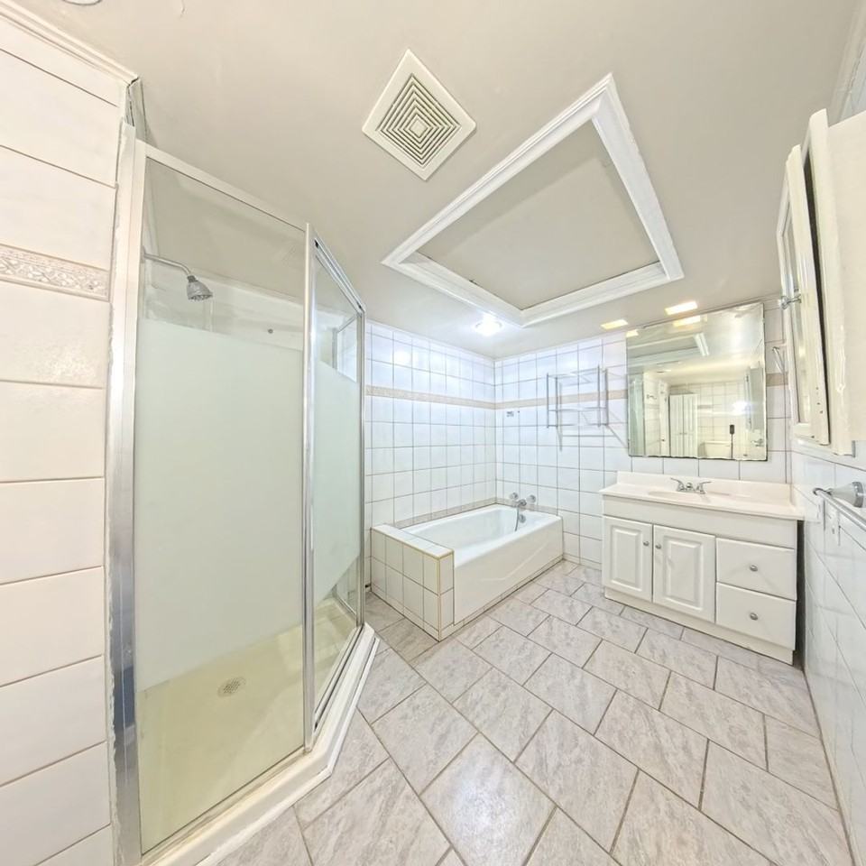 1535 Nw 75th St - Photo 6 of 24