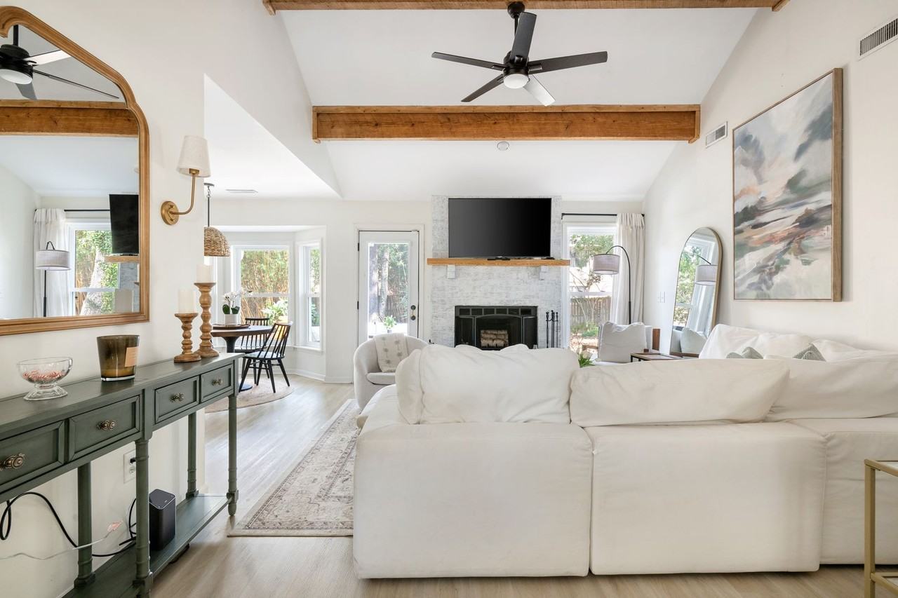 14 Hillcreek Blvd - Photo 4 of 50