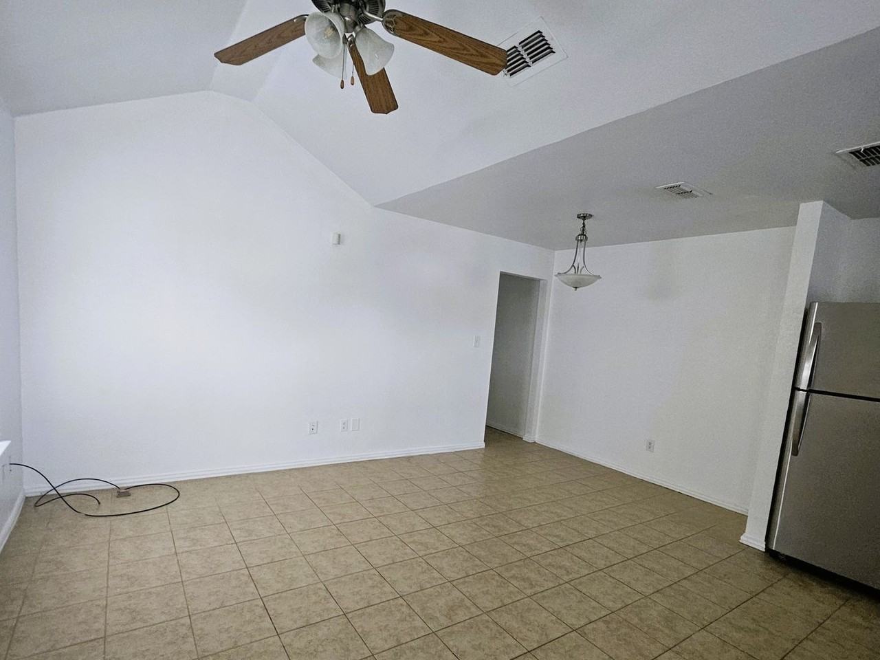 3108 Lincoln Ave - Photo 3 of 18