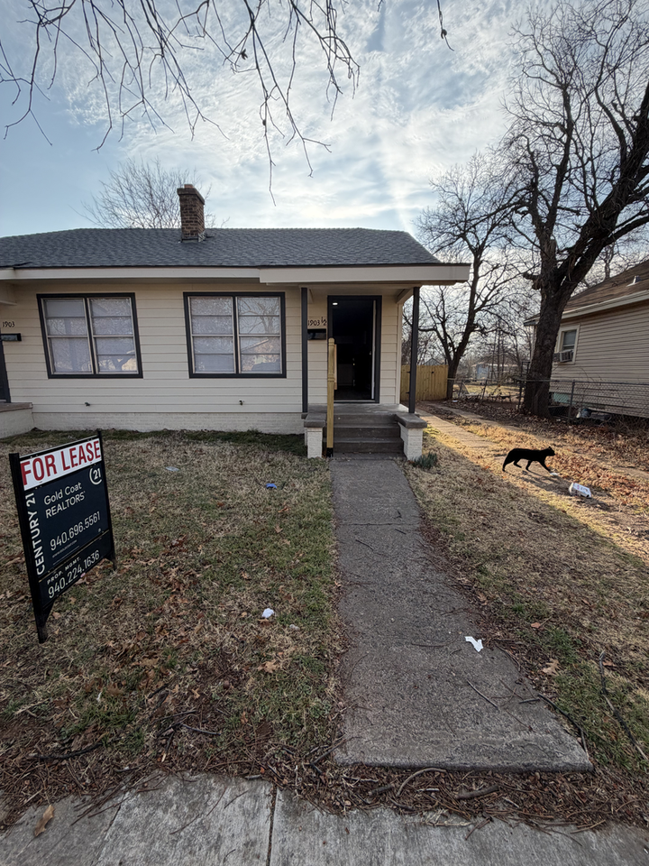 1903 1/2 Fillmore St - Photo 2 of 19