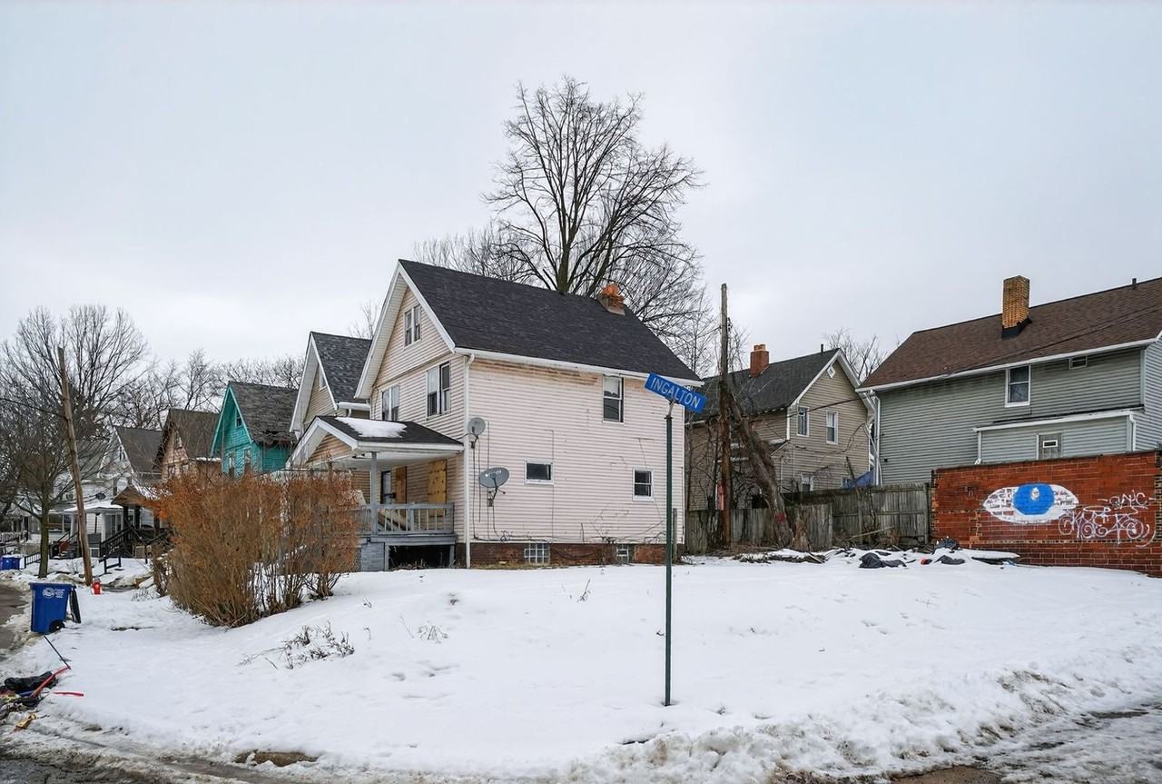 1125 Galewood Dr - Photo 4 of 32