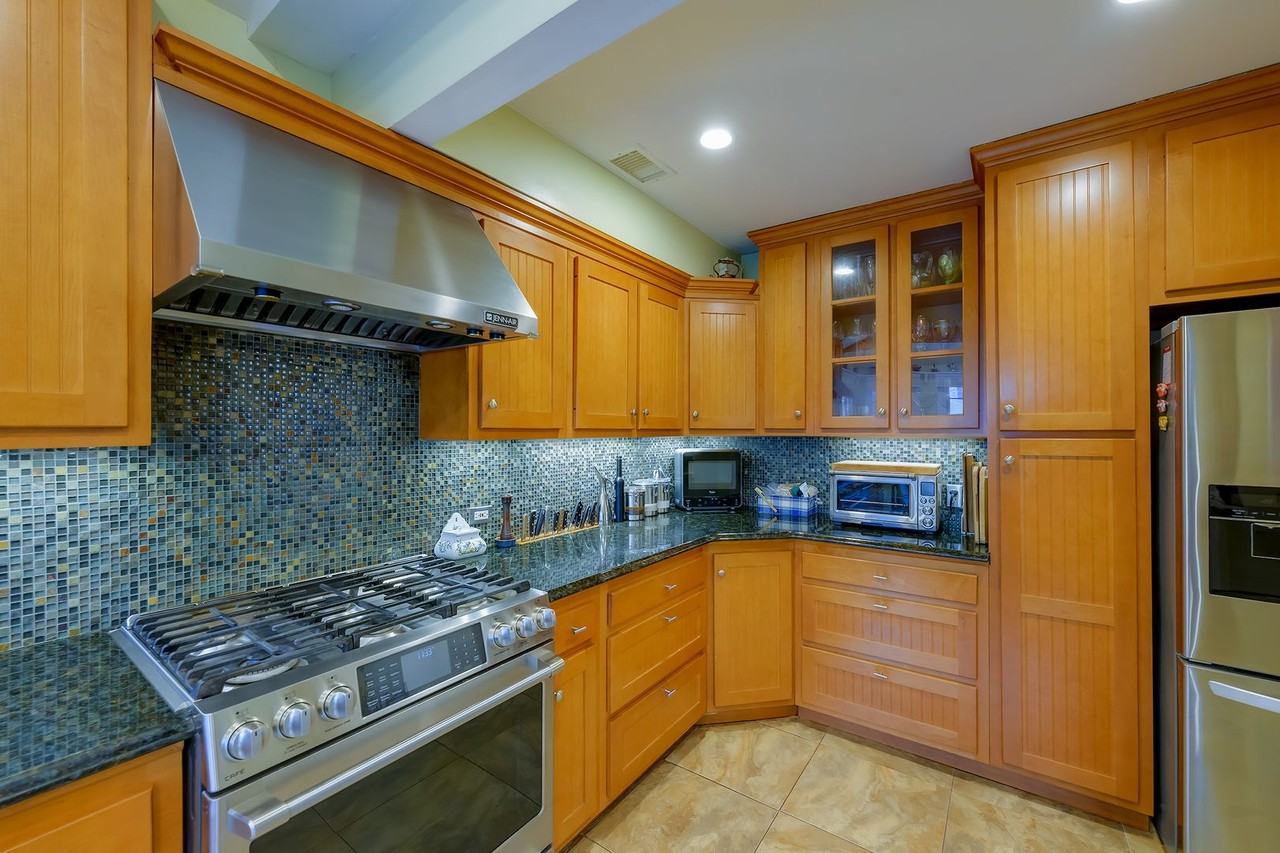 4504 Highland Ave - Photo 4 of 50