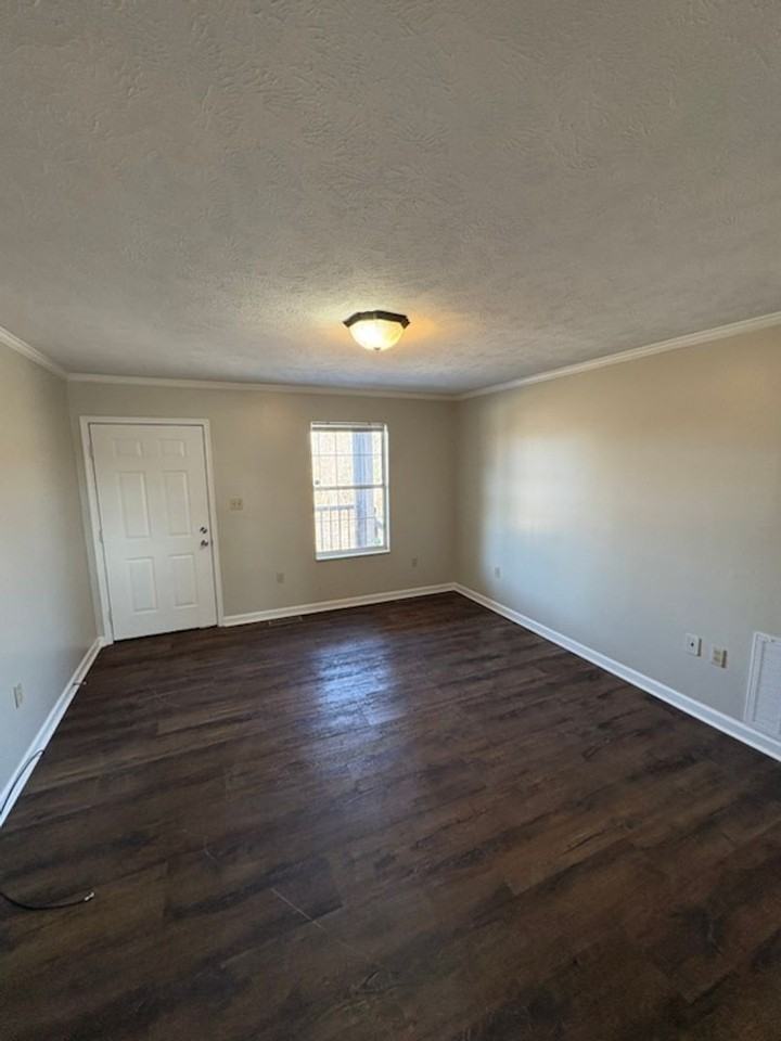 4051 Wynn St Triplex - Photo 4 of 20