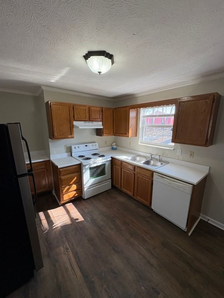 4051 Wynn St Triplex - Photo 2 of 20