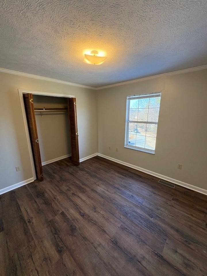 4051 Wynn St Triplex - Photo 7 of 20