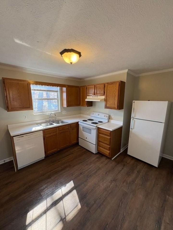 4051 Wynn St Triplex - Photo 2 of 20