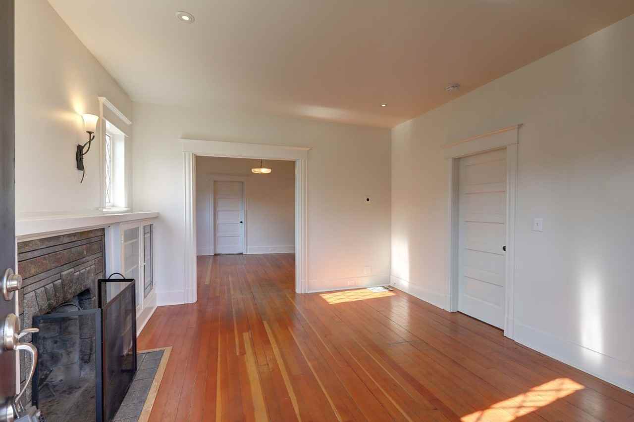 305 Dewey Pl E - Photo 3 of 26