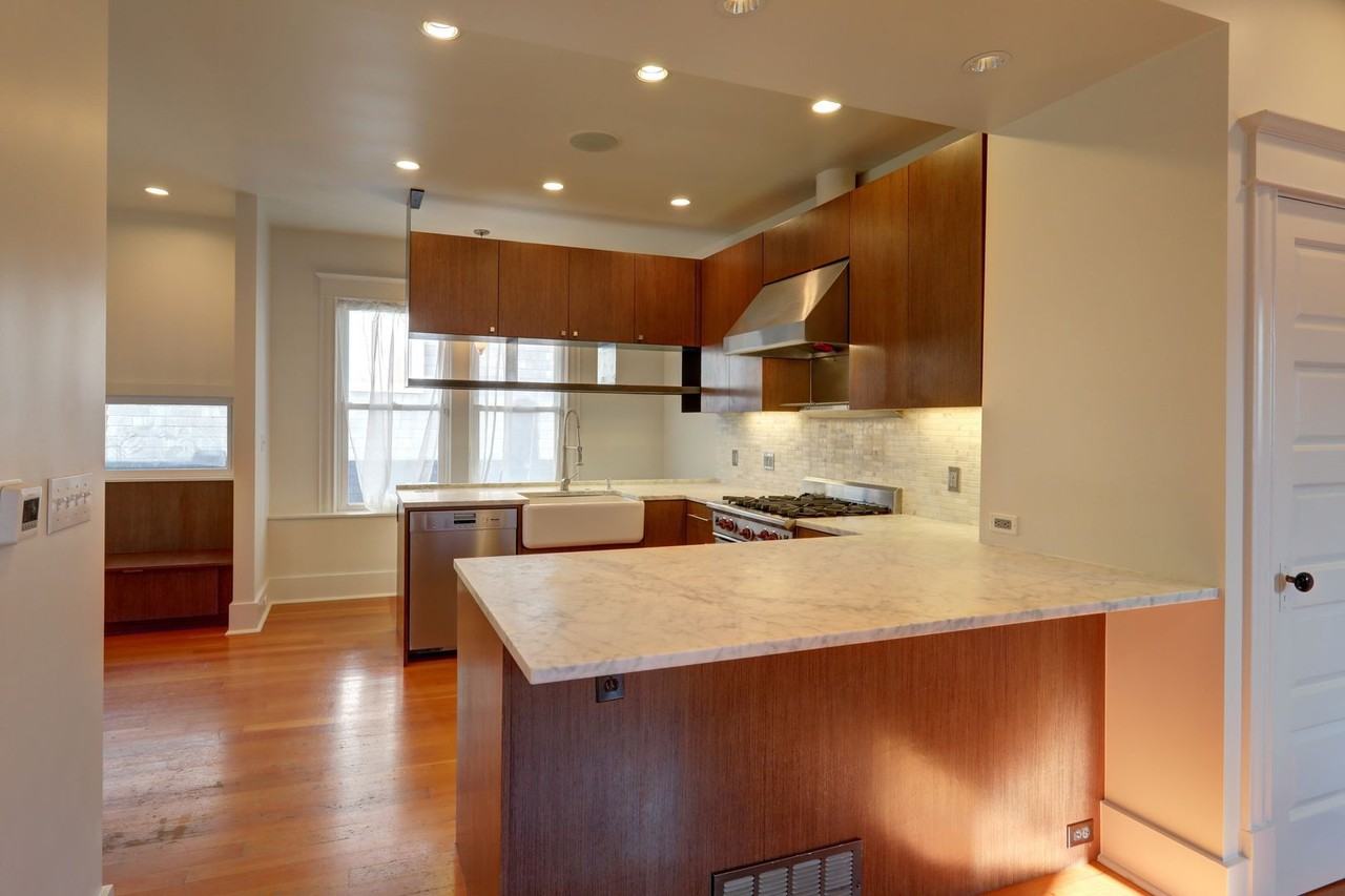 305 Dewey Pl E - Photo 7 of 26