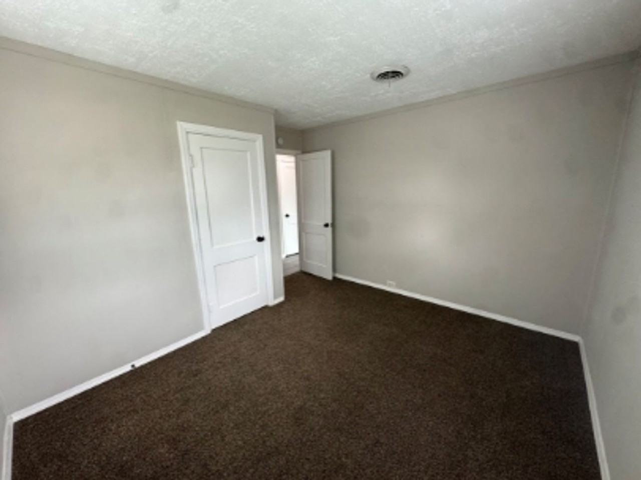 1023 - Photo 3 of 12