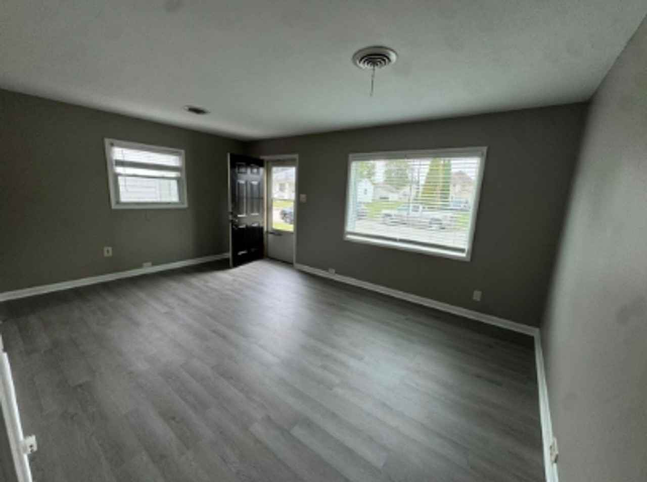 1023 - Photo 6 of 12