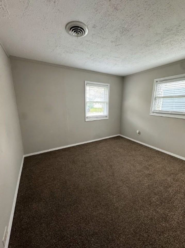 1023 - Photo 7 of 12