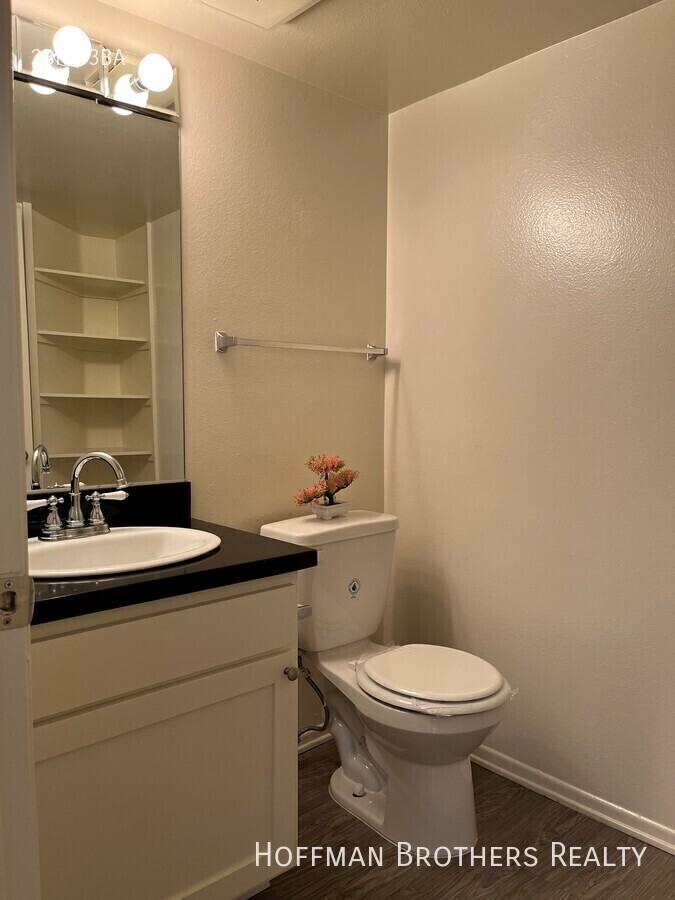 22321 Victory Blvd #108 - Photo 5 of 11