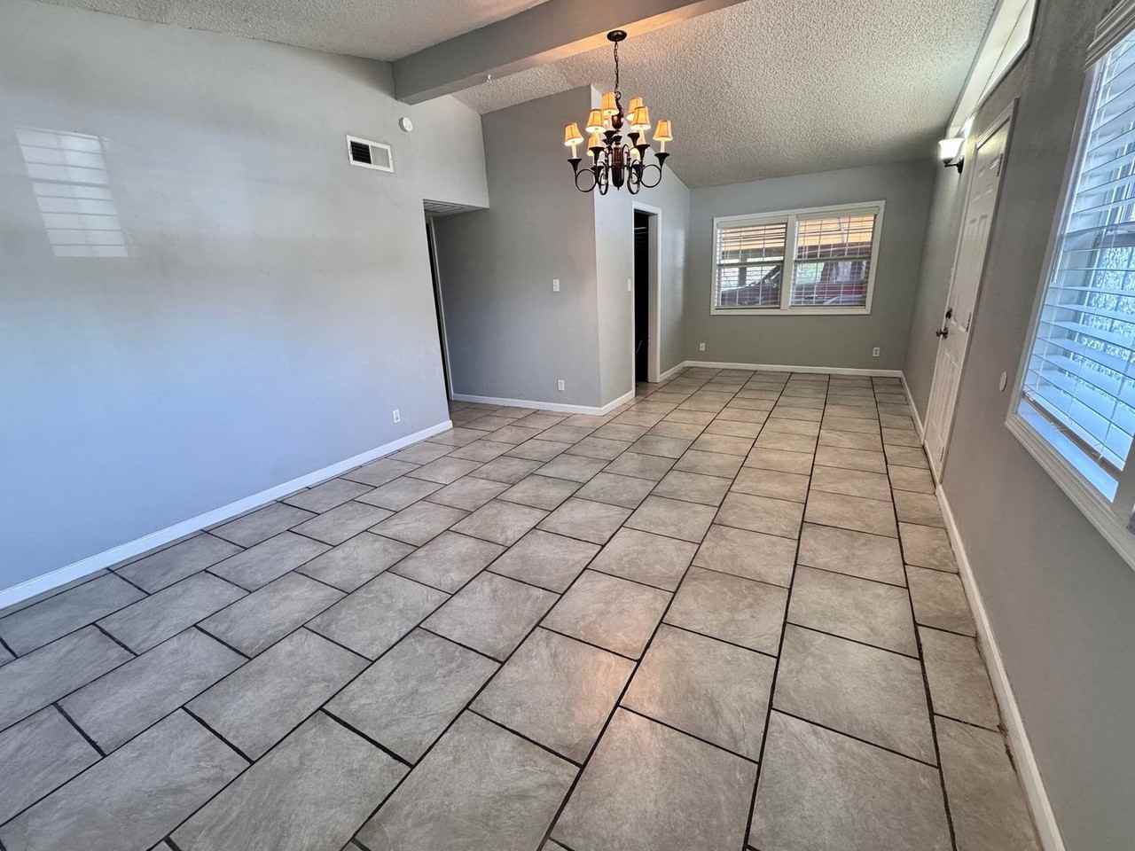 1310 E 52nd St N - Photo 5 of 15