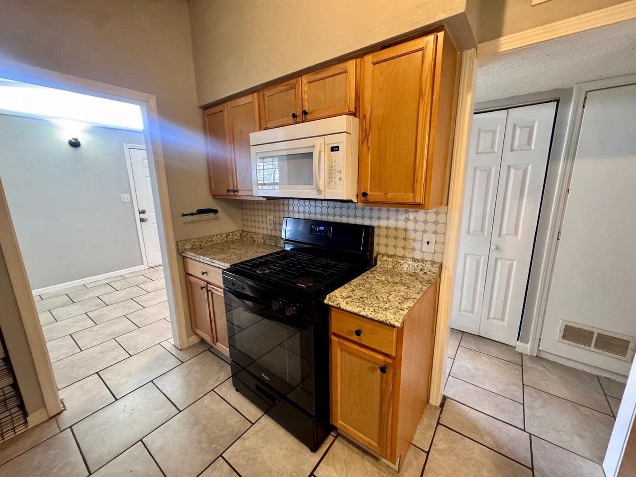 1310 E 52nd St N - Photo 7 of 15