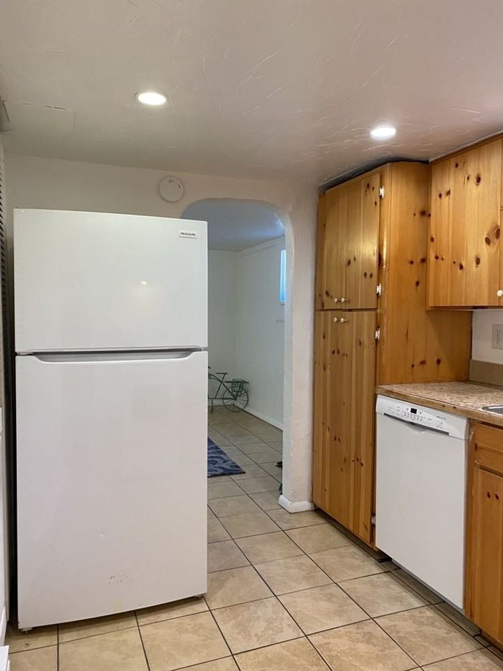 1127 W Mulberry St - Photo 4 of 41