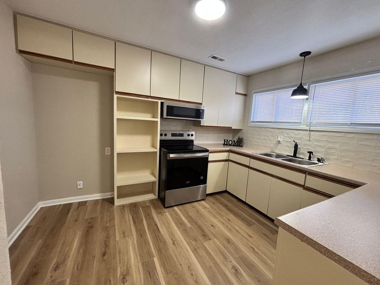 1146 N Georgie Ave - Photo 3 of 13